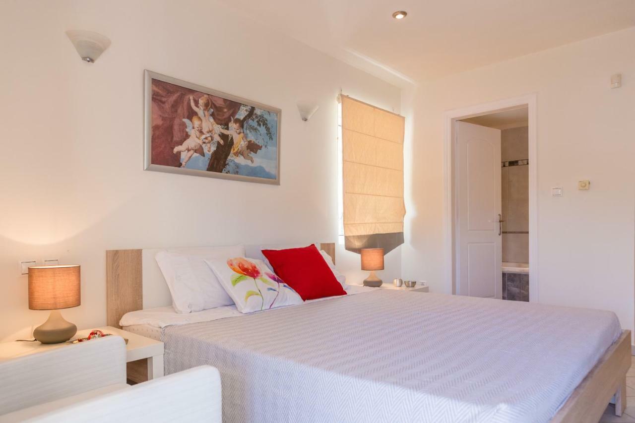 Villa Santa Barbara Marathón Екстериор снимка