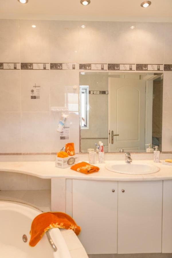 Villa Santa Barbara Marathón Екстериор снимка